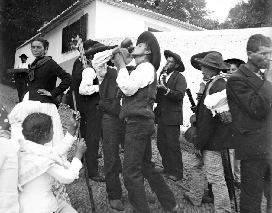 Group of pilgrims on the road to Monte
